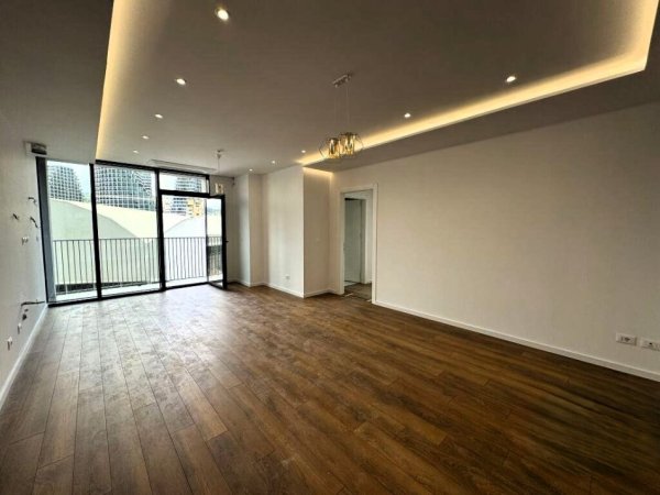 Tirane, jepet me qera zyre Kati 3, 130 m² 1.600 € (RR. KOSOVAREVE)