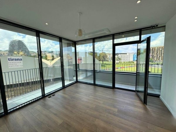 Tirane, jepet me qera zyre Kati 3, 130 m² 1.600 € (RR. KOSOVAREVE)