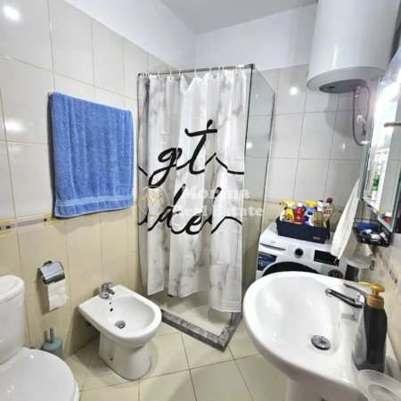 Tirane, jepet me qera apartament 2+1 Kati 5, 79 m² 450 € (Fresk)