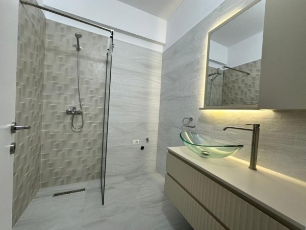 Vlore - Lungomare, shes apartament 2+1+Ballkon Kati 6, 100 m² 229.000 € (Lungomare, Tek Akademia Marines)