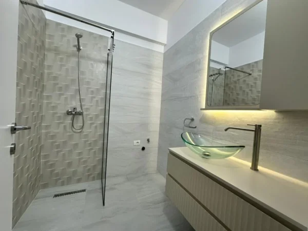 Vlore - Lungomare, shes apartament 2+1+Ballkon Kati 6, 100 m² 229.000 € (Lungomare, Tek Akademia Marines)