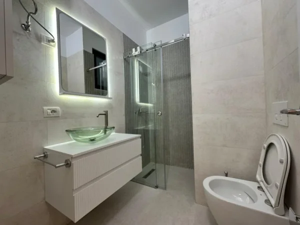 Vlore - Lungomare, shes apartament 2+1+Ballkon Kati 6, 100 m² 229.000 € (Lungomare, Tek Akademia Marines)