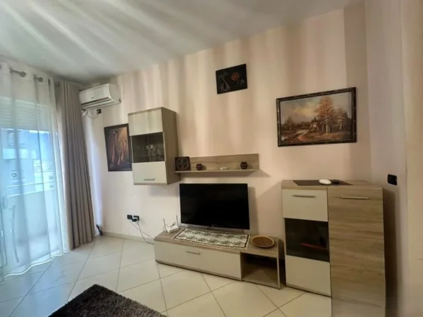 Tirane, jepet me qera apartament 2+1 Kati 8, 100 m² 700 € (pazari i ri)