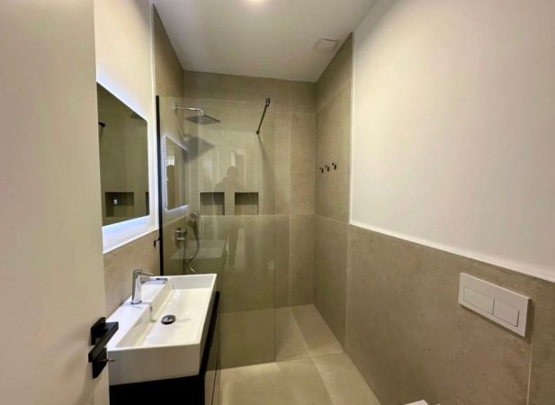 Tirane, jepet me qera apartament 2+1+Aneks+Ballkon , 100 m² 1.300 € (liqeni thate)