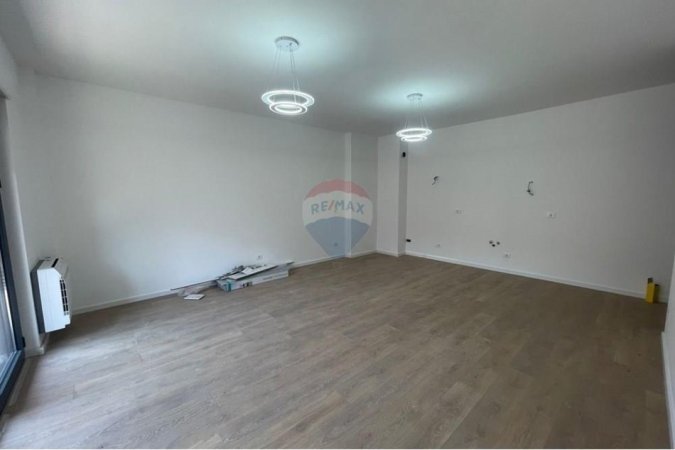 Tirane, jepet me qera ambjent biznesi Kati 2, 67 m² 750 € (Rruga Myslym Shyri)