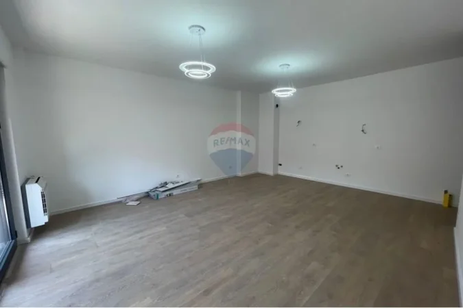Tirane, jepet me qera ambjent biznesi Kati 2, 67 m² 750 € (Rruga Myslym Shyri)