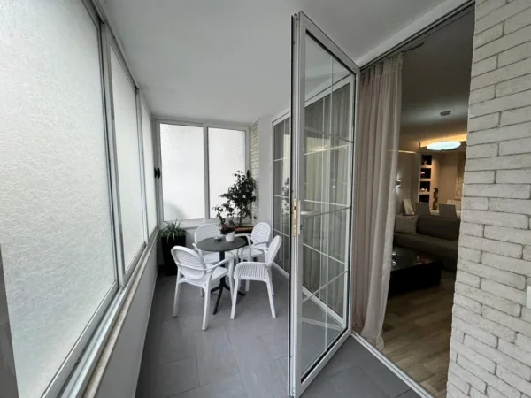 Tirane, jepet me qera apartament 2+1+Aneks+Ballkon Kati 2, 100 m² 1.000 € 