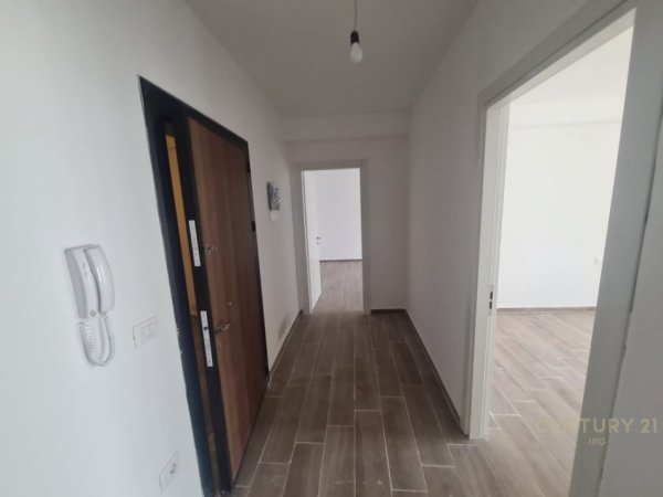 Shqiperi, jepet me qera apartament 3+1 Kati 1, 109 m² 400 € (5 Maji)