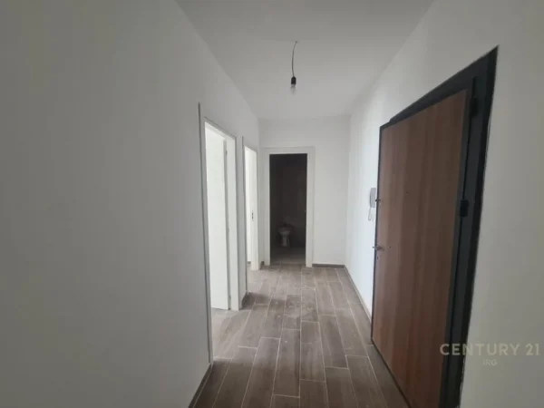 Shqiperi, jepet me qera apartament 3+1 Kati 1, 109 m² 400 € (5 Maji)