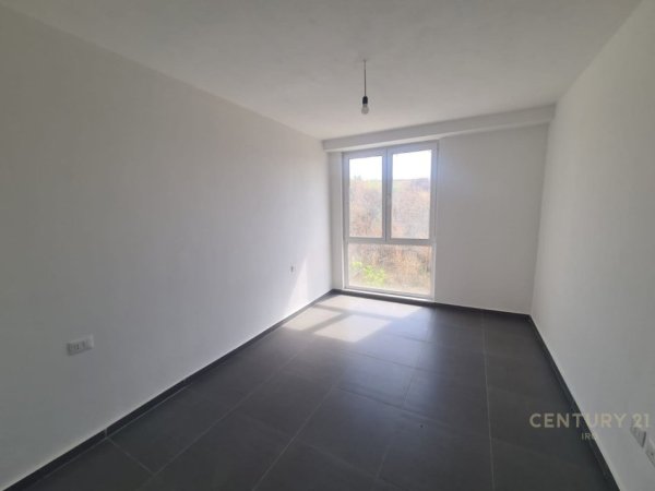 Shqiperi, jepet me qera apartament 3+1 Kati 1, 109 m² 400 € (5 Maji)