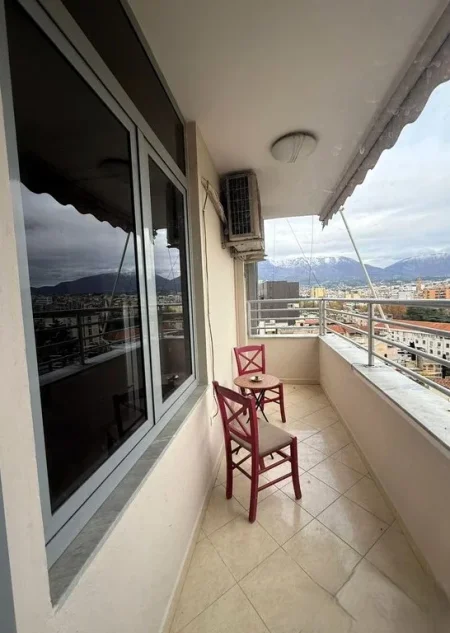 Tirane, jepet me qera apartament 2+1 Kati 7, 120 m² 1.000 € (toptani)