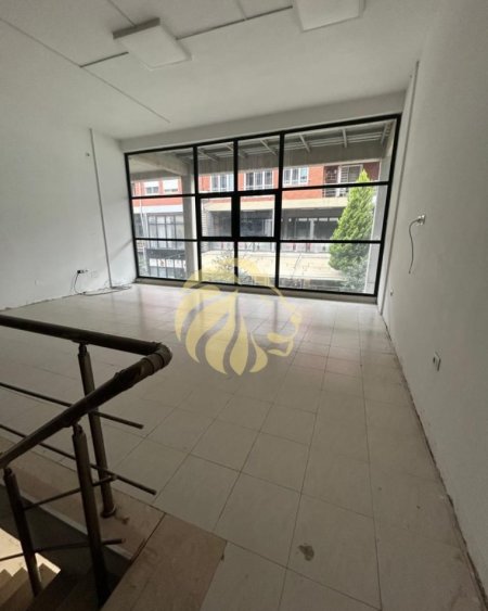 Tirane, jepet me qera ambjent biznesi , 75 m² 750 € (laprak)