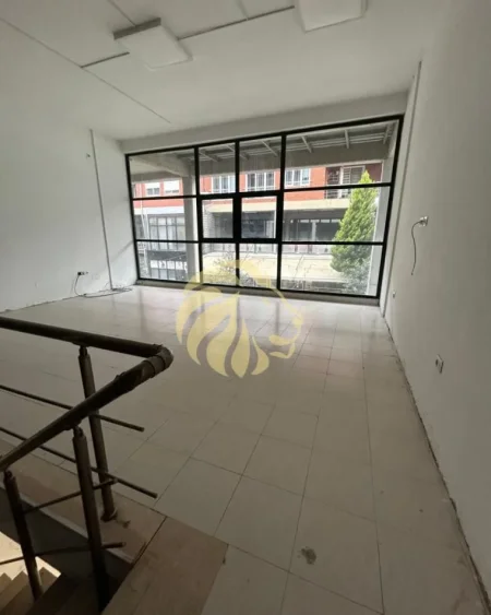 Tirane, jepet me qera ambjent biznesi , 75 m² 750 € (laprak)