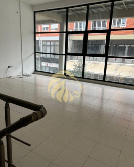 Tirane, jepet me qera ambjent biznesi , 75 m² 750 € (laprak)