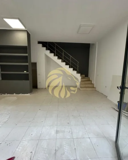 Tirane, jepet me qera ambjent biznesi , 75 m² 750 € (laprak)