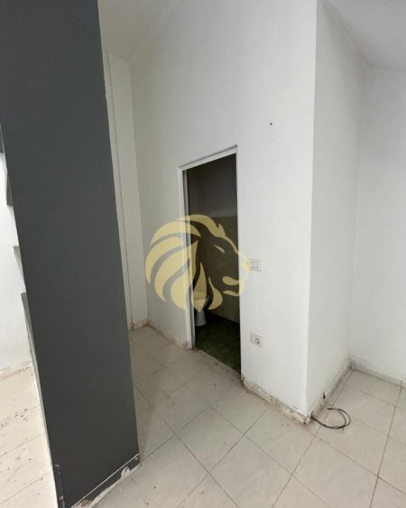 Tirane, jepet me qera ambjent biznesi , 75 m² 750 € (laprak)
