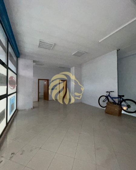 Tirane, jepet me qera ambjent biznesi , 225 m² 2.250 € (Laprak)