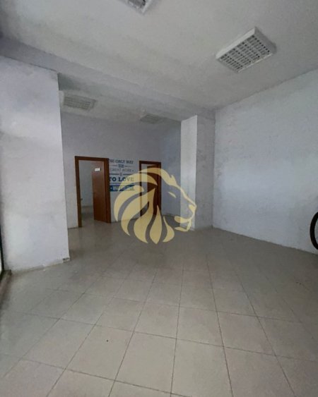 Tirane, jepet me qera ambjent biznesi , 225 m² 2.250 € (Laprak)