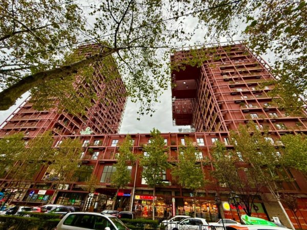 Tirane, jepet me qera ambjent biznesi , 159 m² 2.000 €