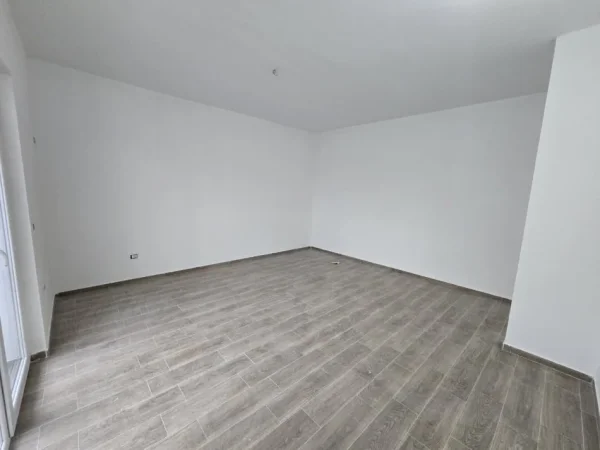 Tirane, shitet apartament 1+1+Ballkon Kati 3, 85 m² 121.000 € (Bulevardi i Ri)