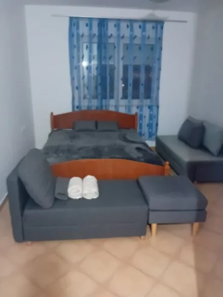 Tirane, jepet me qera apartament 1+1+Aneks+Ballkon Kati 2, 75 m² 721 € 