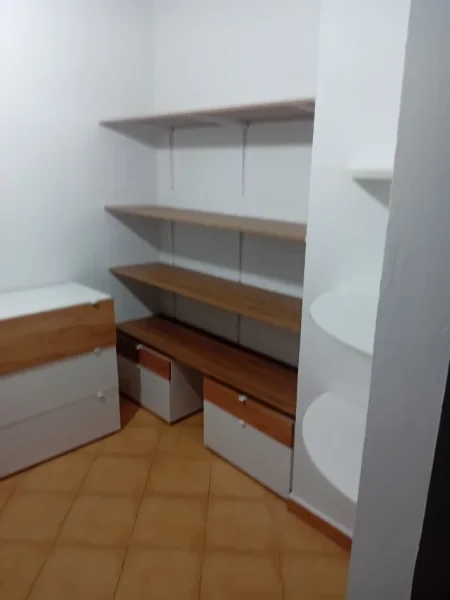 Tirane, jepet me qera apartament 1+1+Aneks+Ballkon Kati 2, 75 m² 721 € 