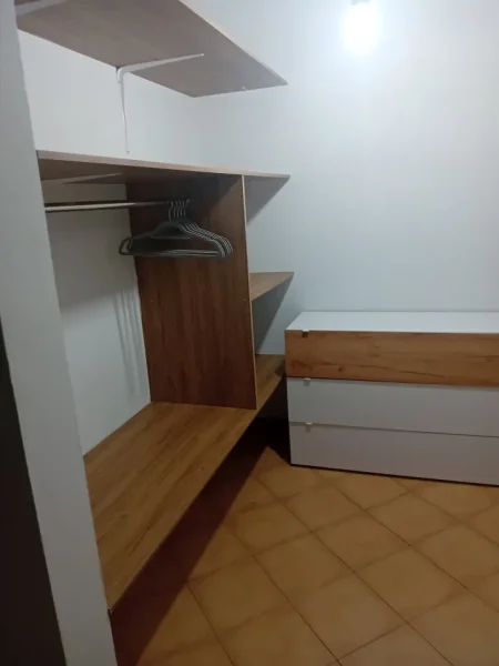 Tirane, jepet me qera apartament 1+1+Aneks+Ballkon Kati 2, 75 m² 721 € 