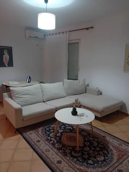 Tirane, jepet me qera apartament 1+1+Aneks+Ballkon Kati 2, 75 m² 721 € 