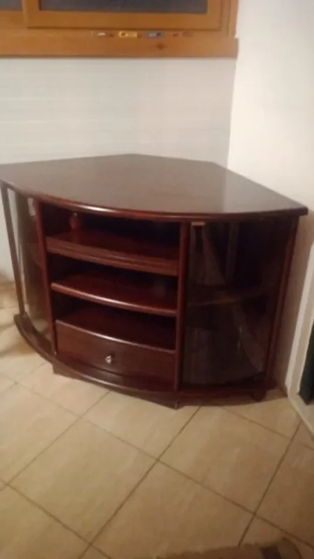Tirane, shes Minibar mbajtese TV dhe portmonto 80 €