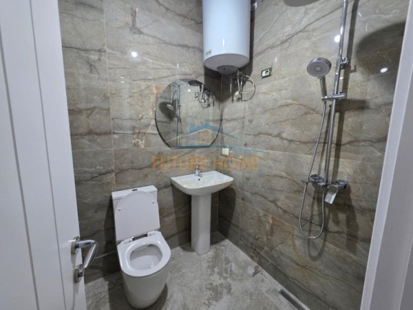 Tirane, jepet me qera zyre Kati 1, 100 m² 550 €