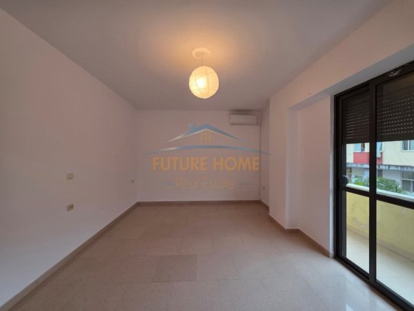 Tirane, jepet me qera zyre Kati 1, 100 m² 550 €