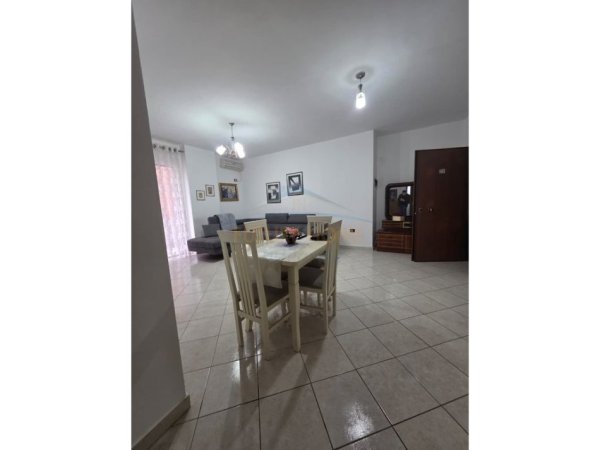 Tirane, jepet me qera apartament 2+1 Kati 4, 92 m² 520 € 