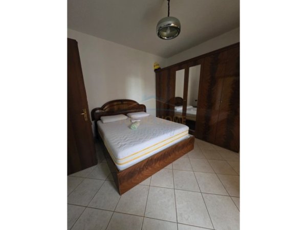 Tirane, jepet me qera apartament 2+1 Kati 4, 92 m² 520 € 