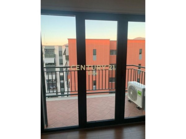 Tirane, jepet me qera ambjent biznesi Kati 7, 198 m² 850 € (Astir)