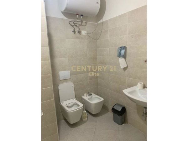 Tirane, jepet me qera ambjent biznesi Kati 7, 198 m² 850 € (Astir)