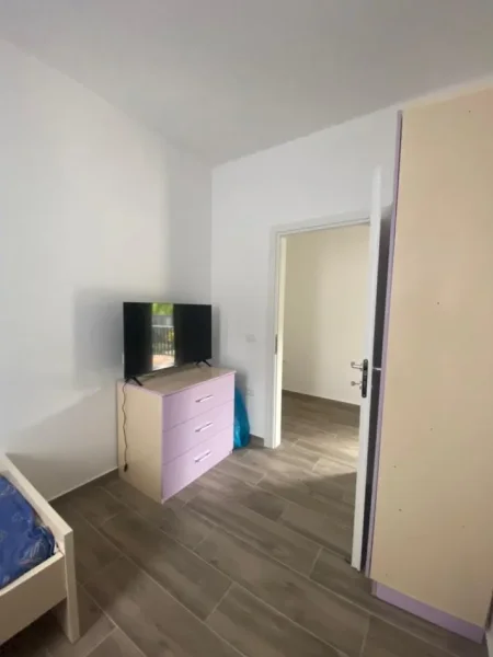 Tirane, jepet me qera apartament 2+1 Kati 2, 110 m² 500 € (Kombinat)