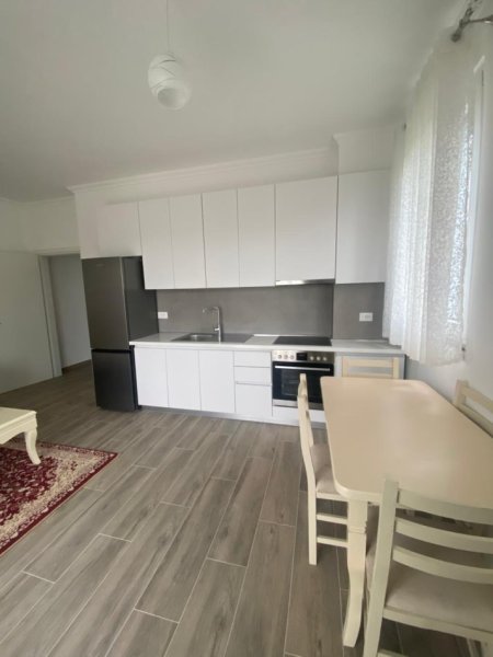 Tirane, jepet me qera apartament 2+1 Kati 2, 110 m² 500 € (Kombinat)
