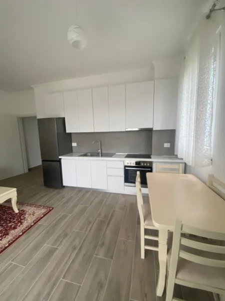 Tirane, jepet me qera apartament 2+1 Kati 2, 110 m² 500 € (Kombinat)