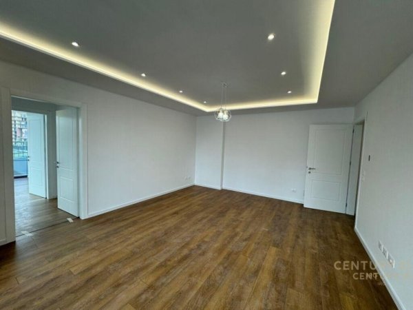 Tirane, jepet me qera zyre Kati 3, 130 m² 1.600 € (Rruga e Kosovareve)