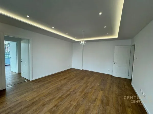 Tirane, jepet me qera zyre Kati 3, 130 m² 1.600 € (Rruga e Kosovareve)