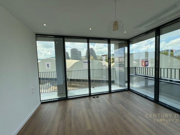 Tirane, jepet me qera zyre Kati 3, 130 m² 1.600 € (Rruga e Kosovareve)