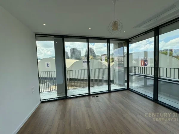Tirane, jepet me qera zyre Kati 3, 130 m² 1.600 € (Rruga e Kosovareve)