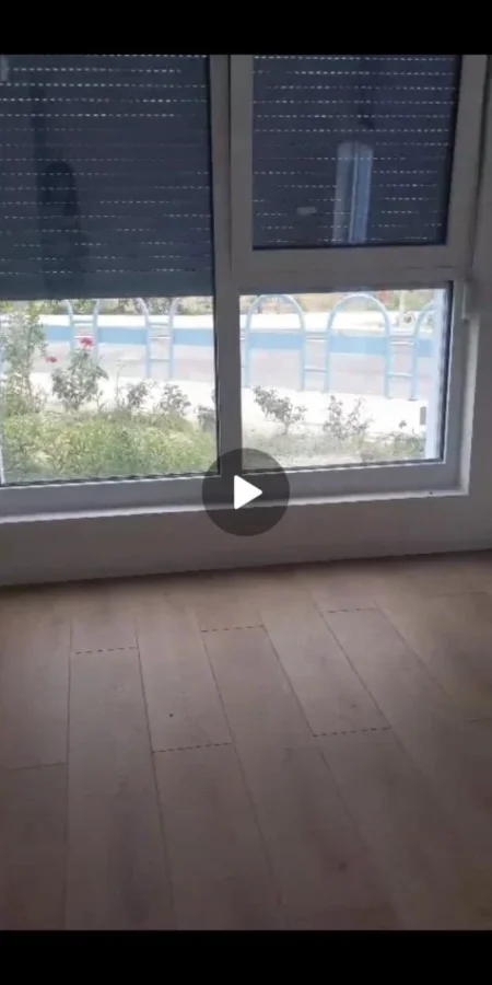 Tirane, jap me qera ambjent biznesi Kati 0, 60 m² 300 € (Dalip Topi)