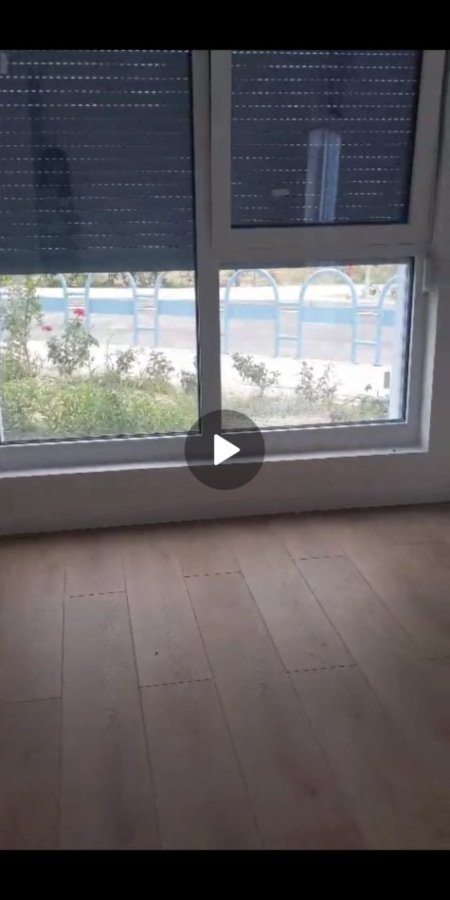 Tirane, jap me qera ambjent biznesi Kati 0, 60 m² 300 € (Dalip Topi)