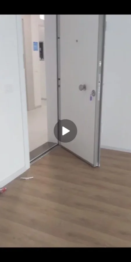 Tirane, jap me qera ambjent biznesi Kati 0, 60 m² 300 € (Dalip Topi)