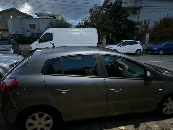 Tirane, shes makine Fiat Bravo Nafte, gri e erret manuale Kondicioner 6.000 km 2.700 €