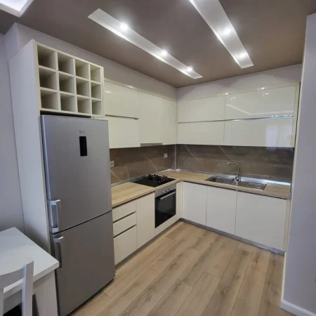 Tirane, jepet me qera apartament 1+1 , 65 m² 551 € (Liqeni i Thatë)