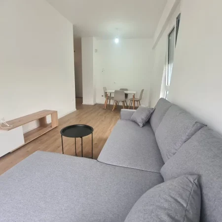Tirane, jap me qera apartament 1+1 Kati 1, 60 m² 400 € (Rezidenca Oxa)