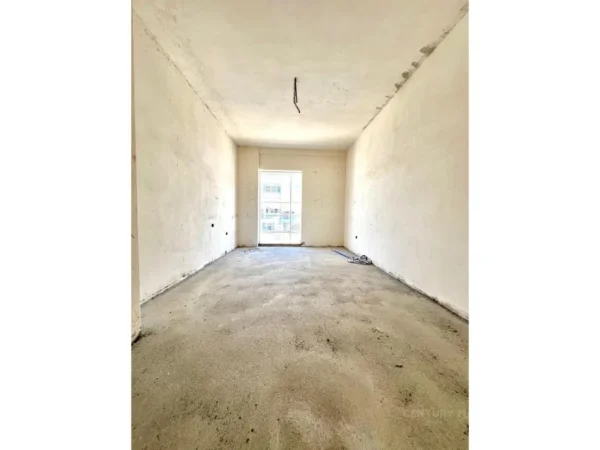 Tirane, shitet apartament , 430.000 € (Komuna e Parisit)