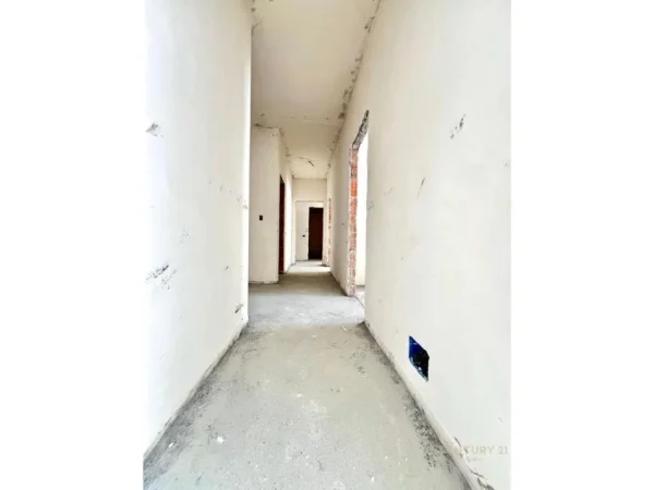 Tirane, shitet apartament , 430.000 € (Komuna e Parisit)